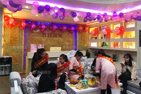 咸宁花季黄色片店前台和休息区